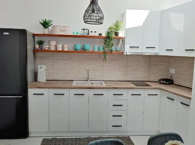 Kalokairini Avra * أرخانجلوس